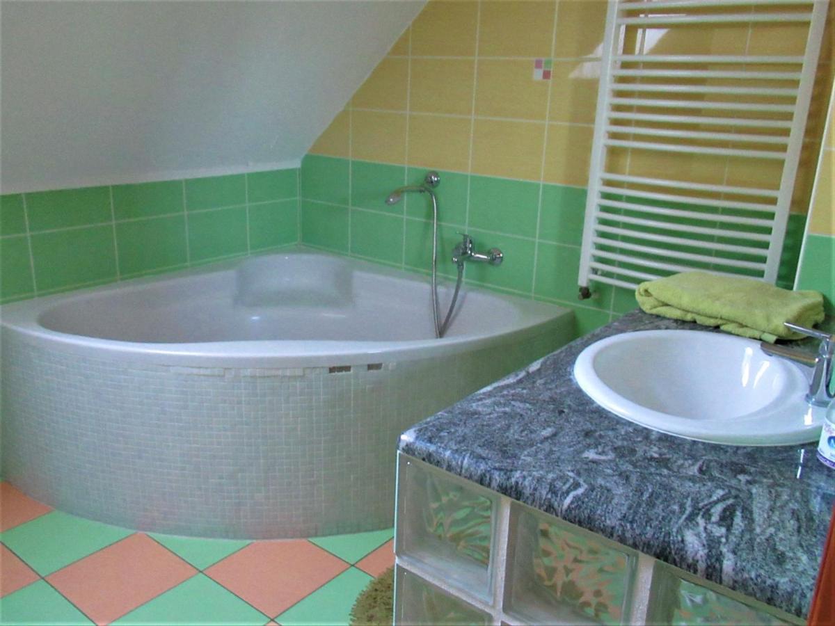 Menyhart Apartman Gyenesdiason 6 Fo Reszere Exterior foto